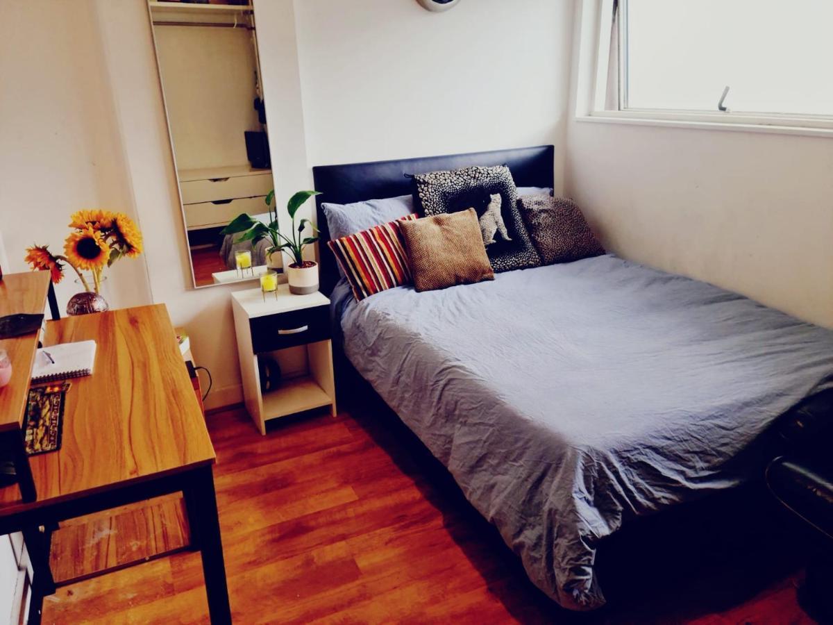 Modern In Central Homestay London