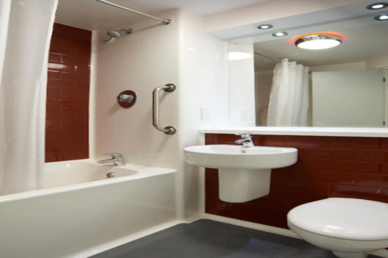 Travelodge London High Road Wembley