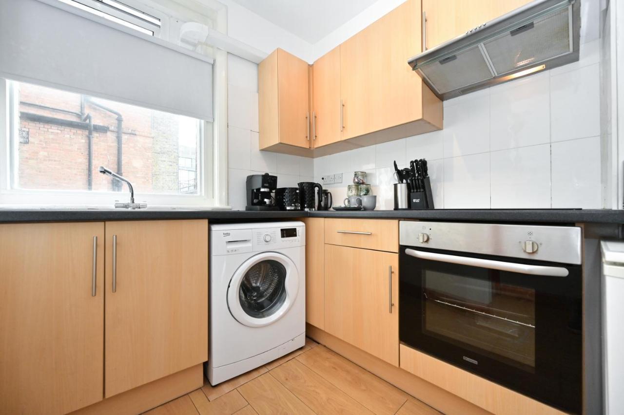 Carnaby & Oxford Street - Soho - One Bedroom - Double Bed & Sofabed * London