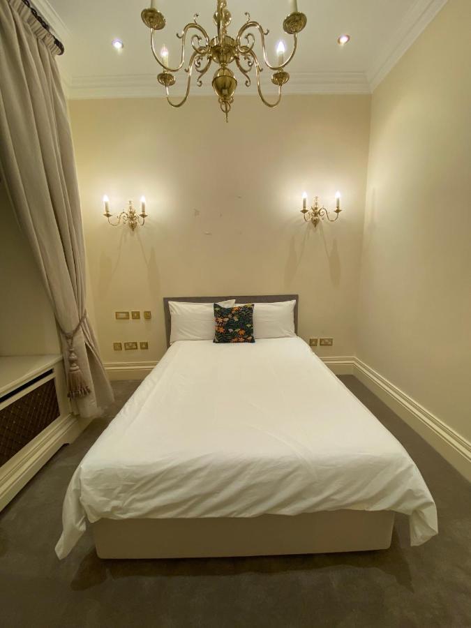 Kll Management- Hydepark Place Apartment London