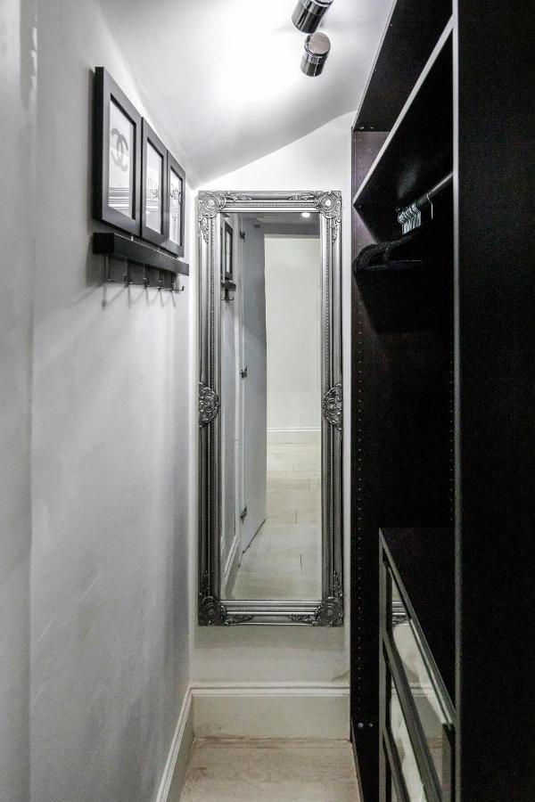 Oxford Street 2 Bed Apartment London