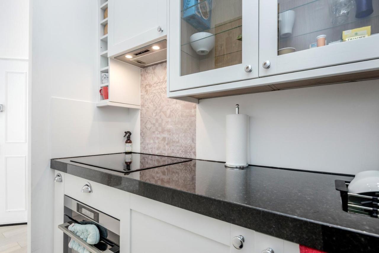 Oxford Street 2 Bed Apartment London