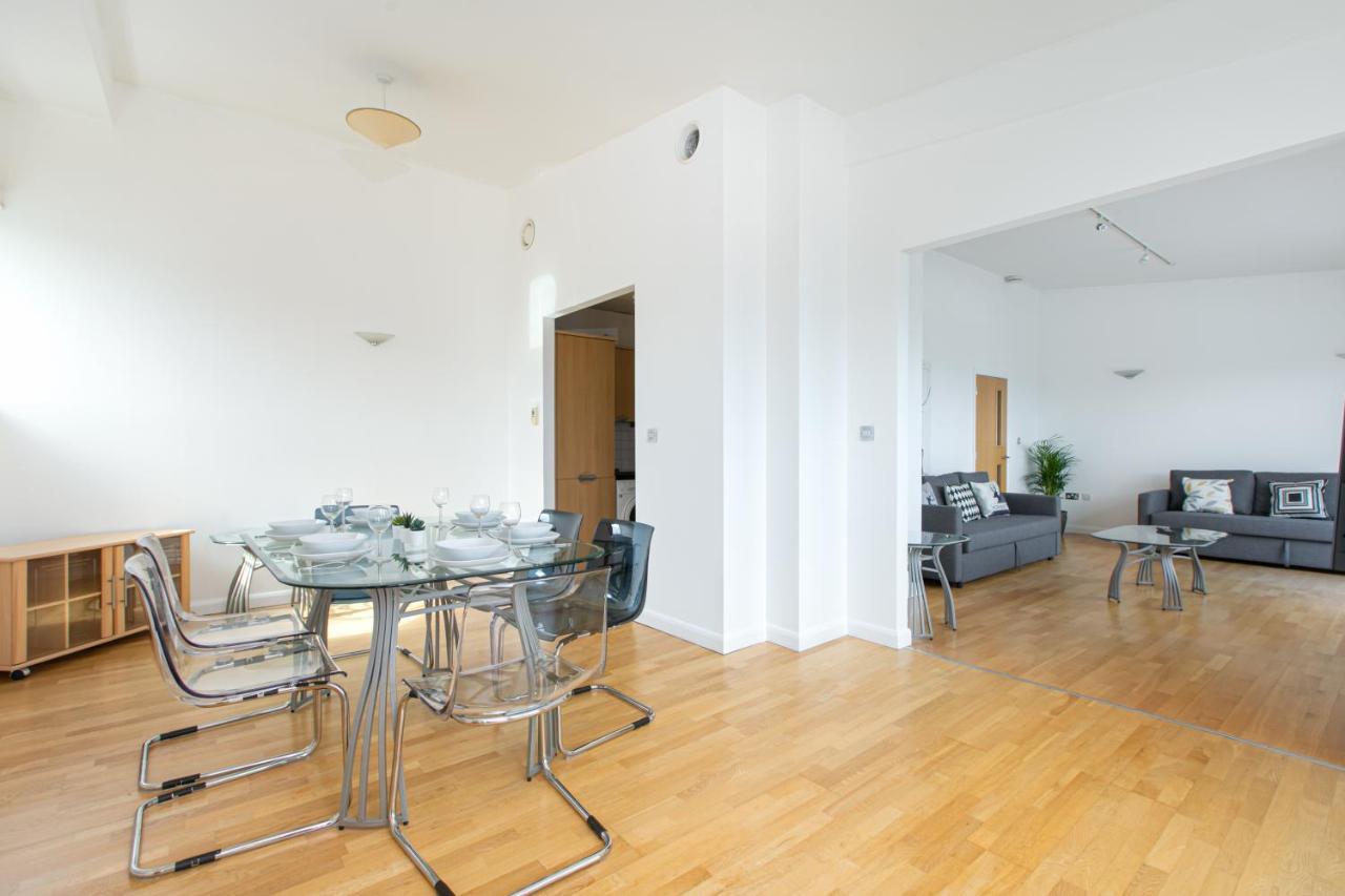 Skyvillion - 3bed Penthouse Near Airport, O2 Arena, Excel Centre With Parking *
