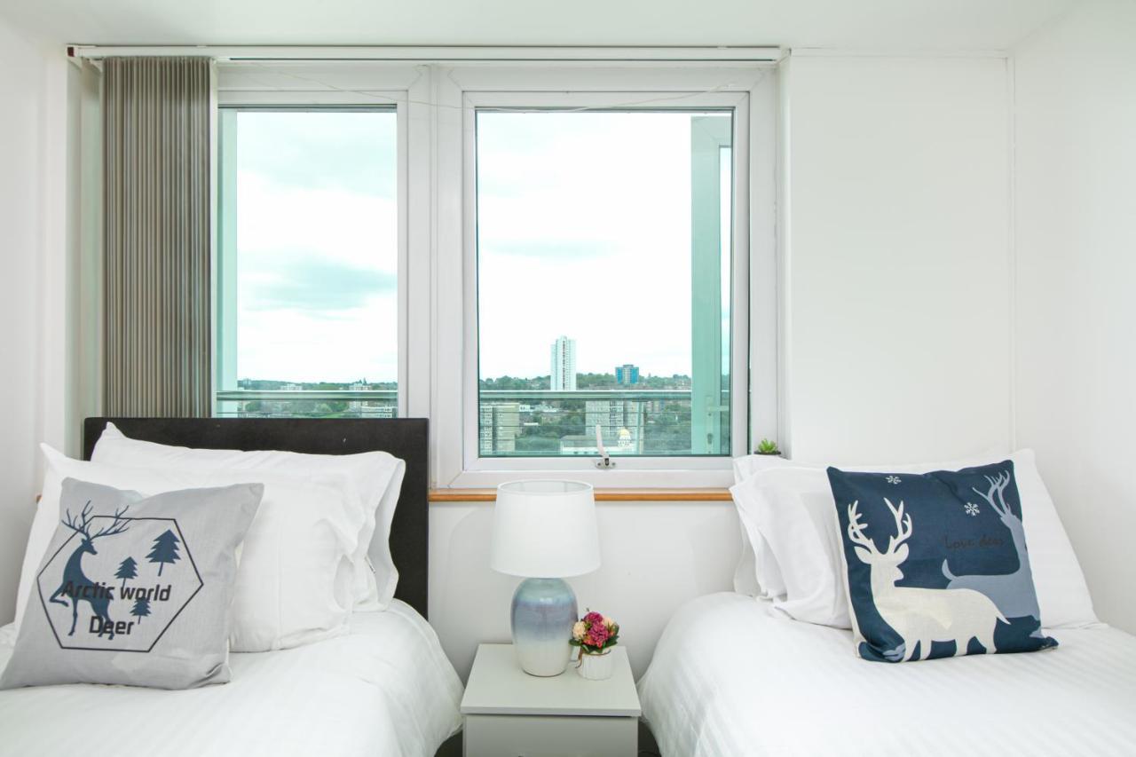Skyvillion - 3bed Penthouse Near Airport, O2 Arena, Excel Centre With Parking * London