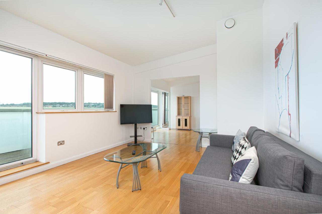 Skyvillion - 3bed Penthouse Near Airport, O2 Arena, Excel Centre With Parking * London