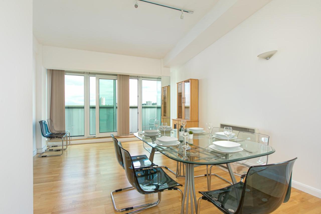 Apartment Skyvillion - 3bed Penthouse Near Airport, O2 Arena, Excel Centre With Parking