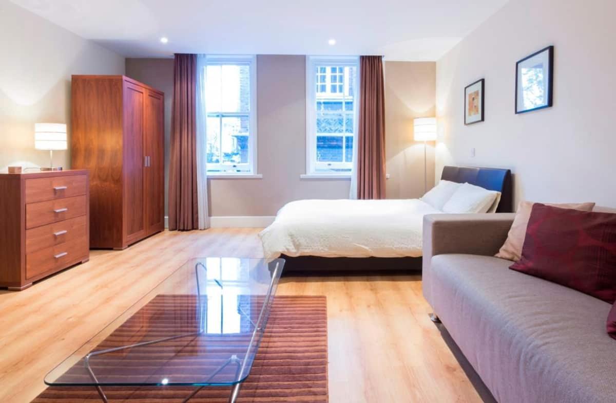 10 Eagle Court, Farringdon *