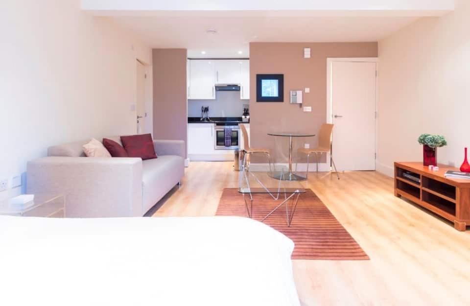 10 Eagle Court, Farringdon London