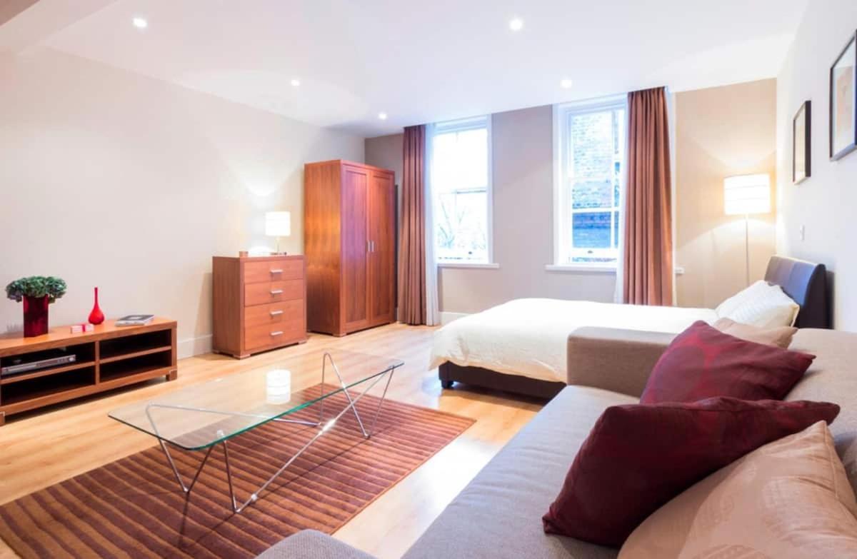 10 Eagle Court, Farringdon Apartment *