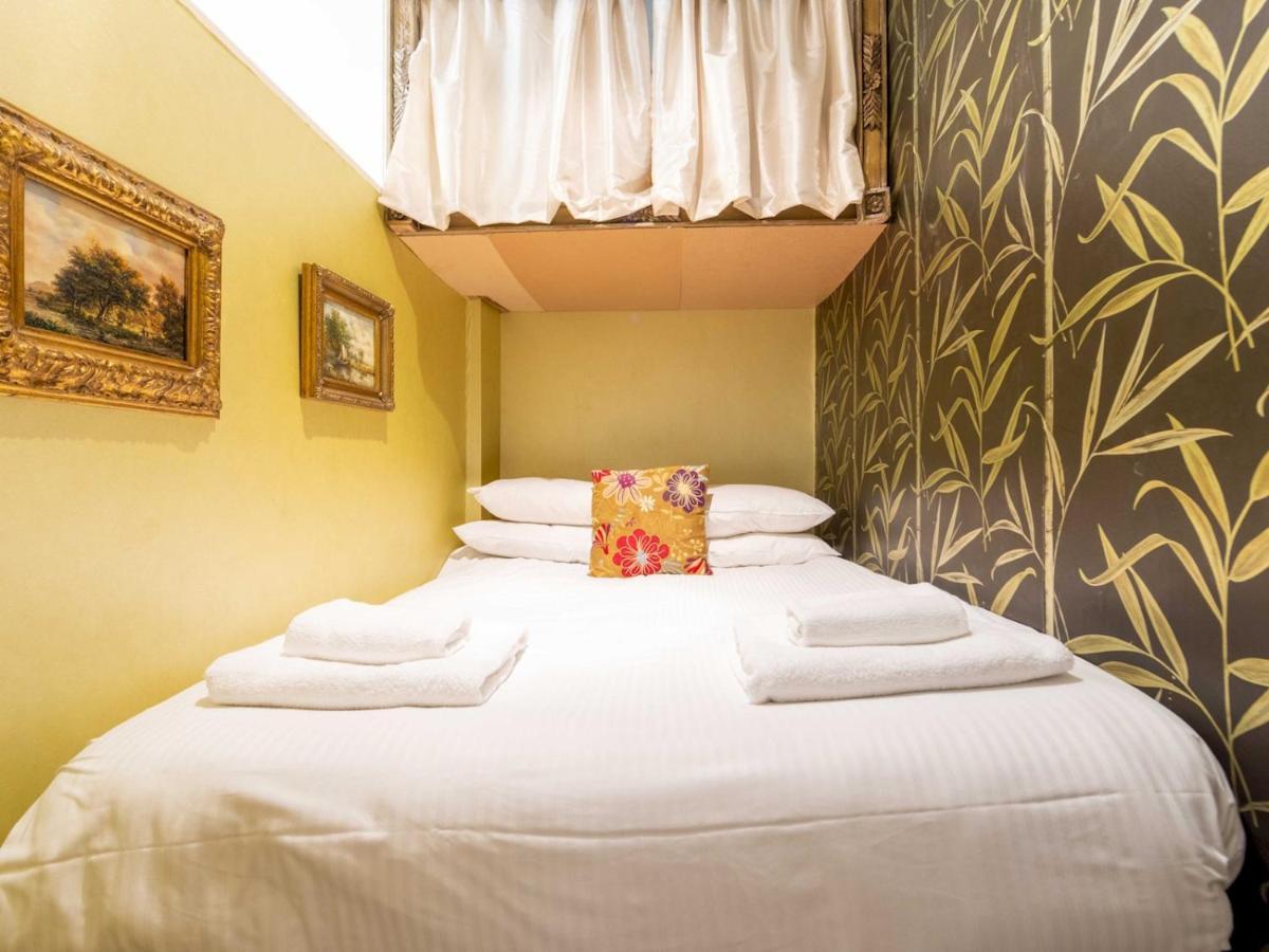 Pass The Keys Split-floors Antique In Portobello Road Apartment London