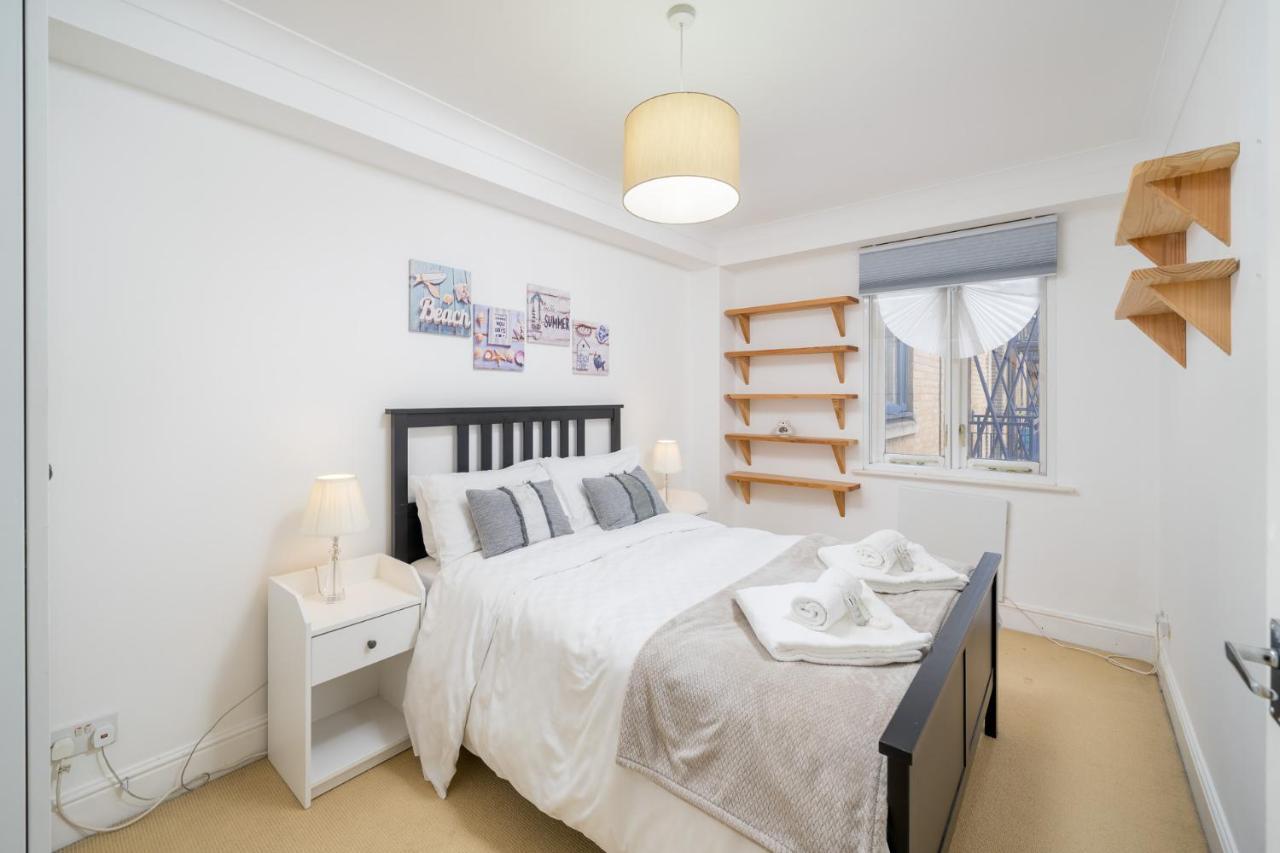 Crossharbour Canary Wharf 2 Bed Duplex Apartamento