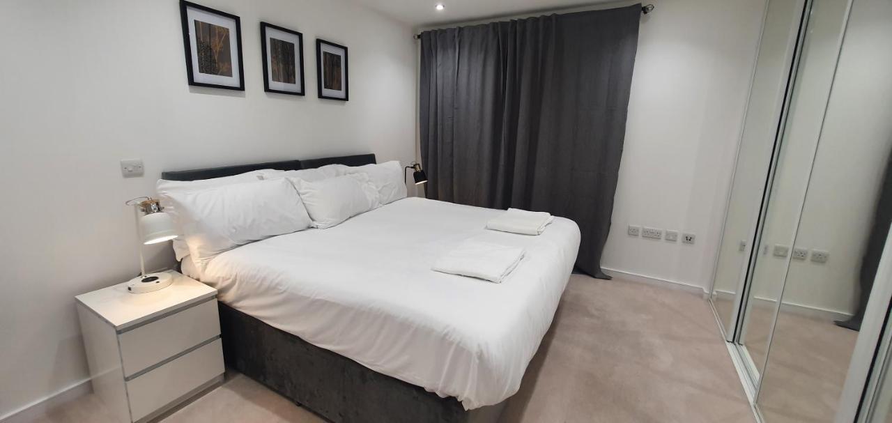 Garland Modern 3 Bedroom House Westfield - Stratford Apartment London
