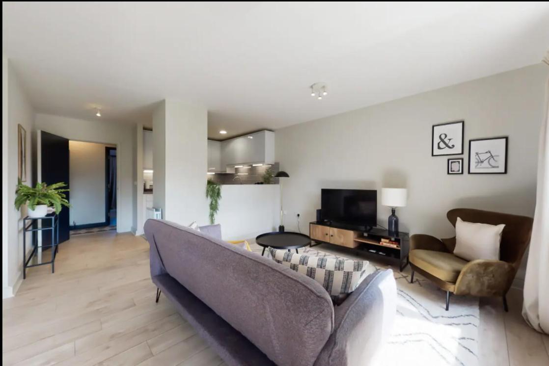 Modern 2 Bedroom Flat With Patio In Turnpike Lane London