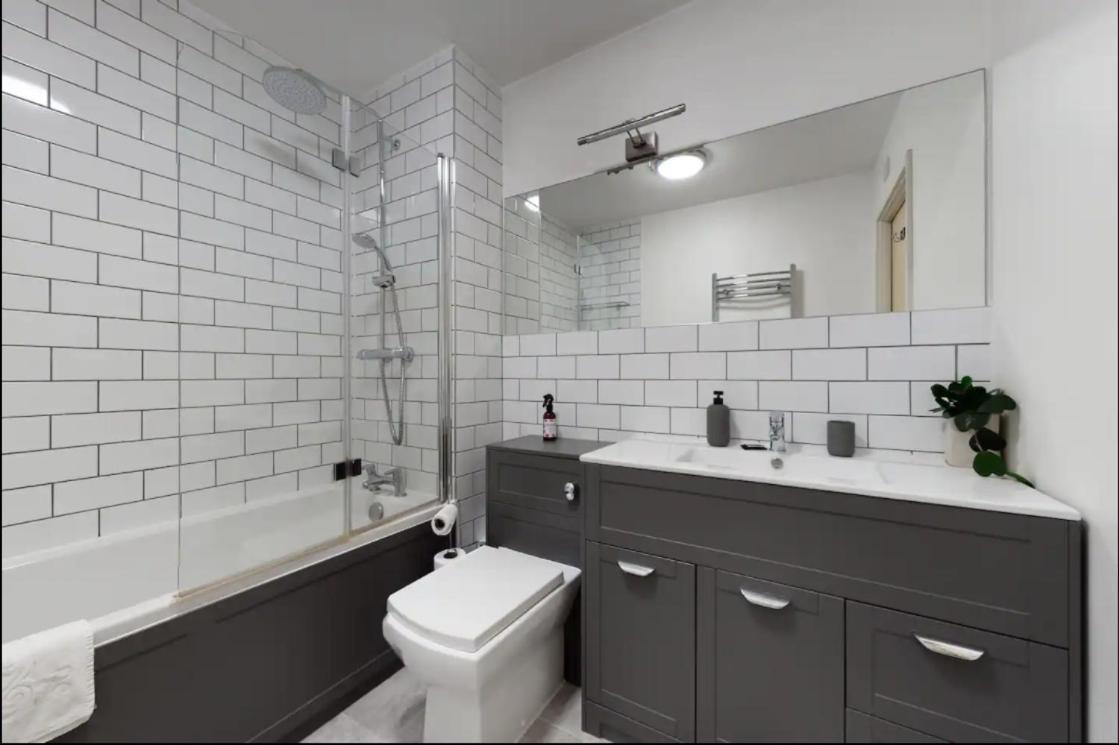 Modern 2 Bedroom Flat With Patio In Turnpike Lane * London