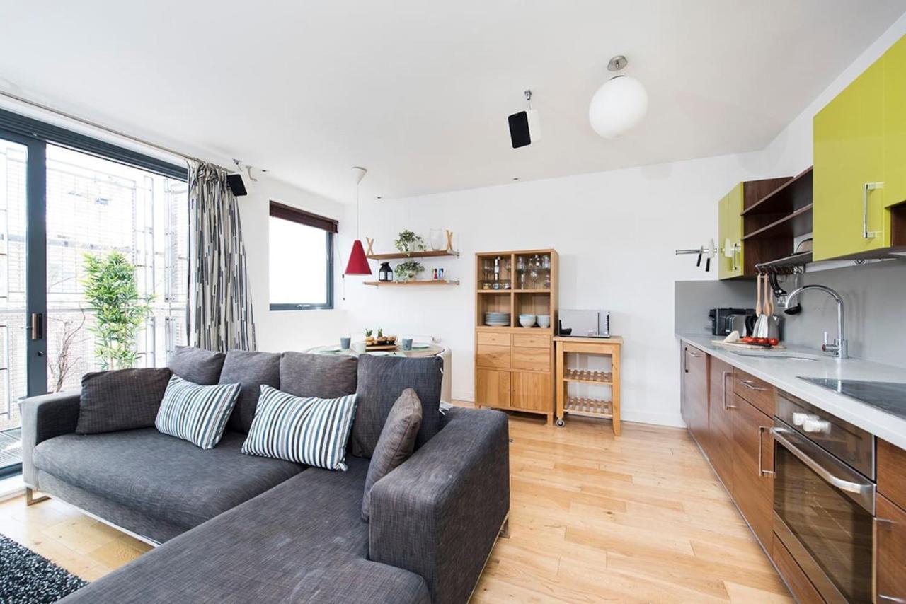 Apartment Stylish 2 Bedroom Flat With Balcony In London