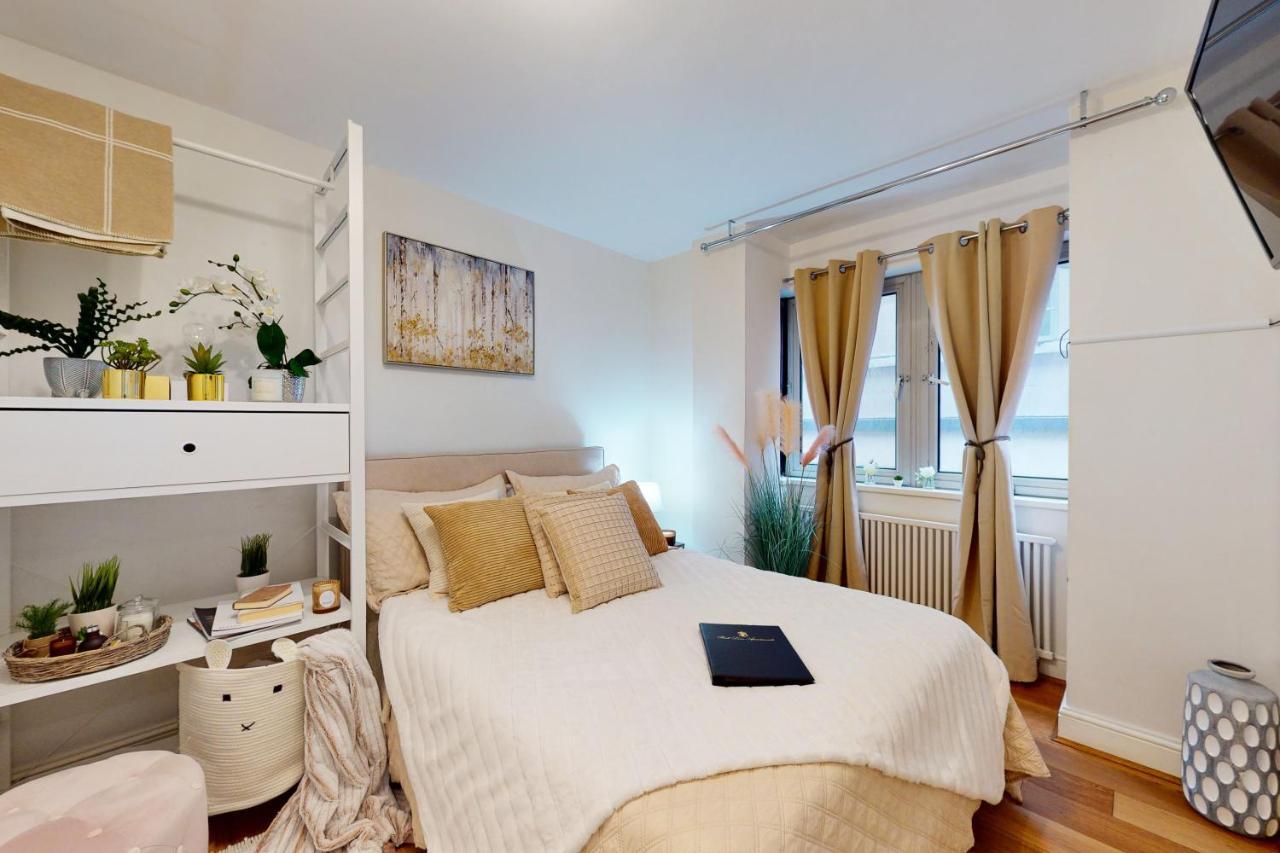 Park Lane Piccadilly Circus Apartment London