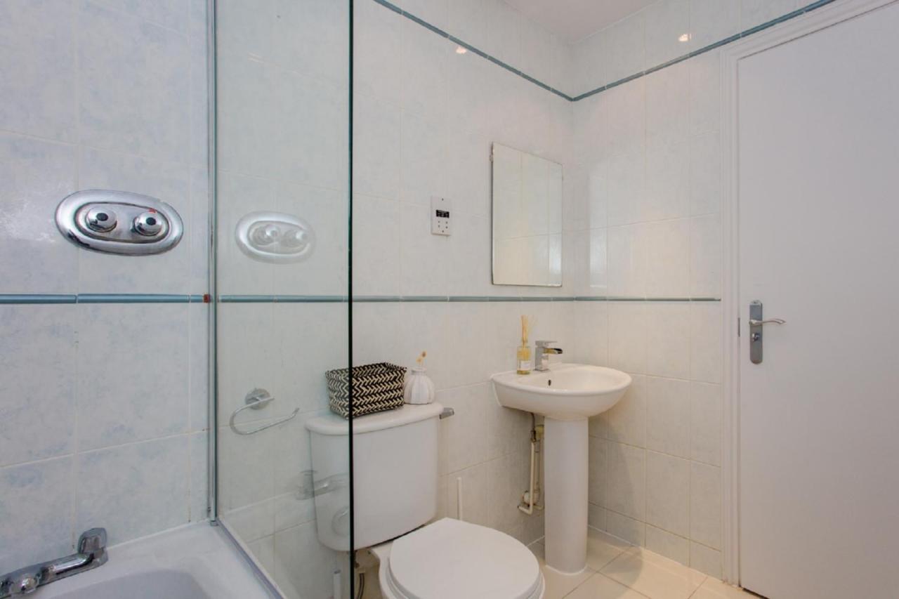 The Sparkford Gardens - Lovely 2bdr With Balcony Londres