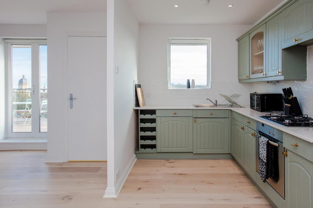 Apartment The Sparkford Gardens - Lovely 2bdr With Balcony London