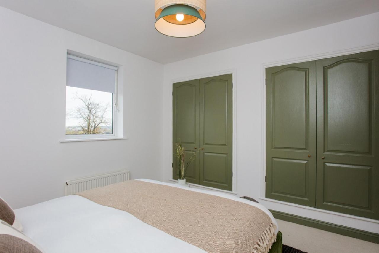 The Sparkford Gardens - Lovely 2bdr With Balcony Apartment