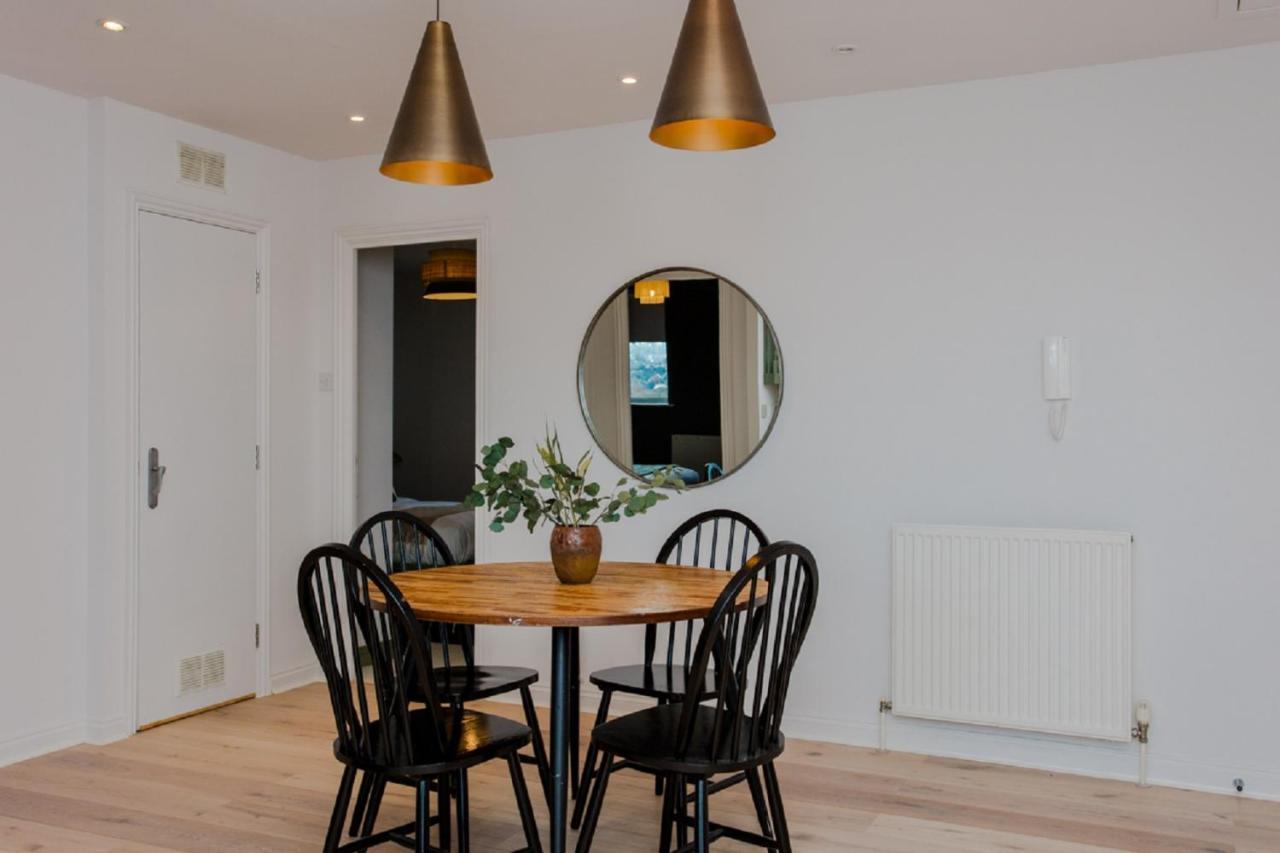 The Sparkford Gardens - Lovely 2bdr With Balcony Apartamento Londres