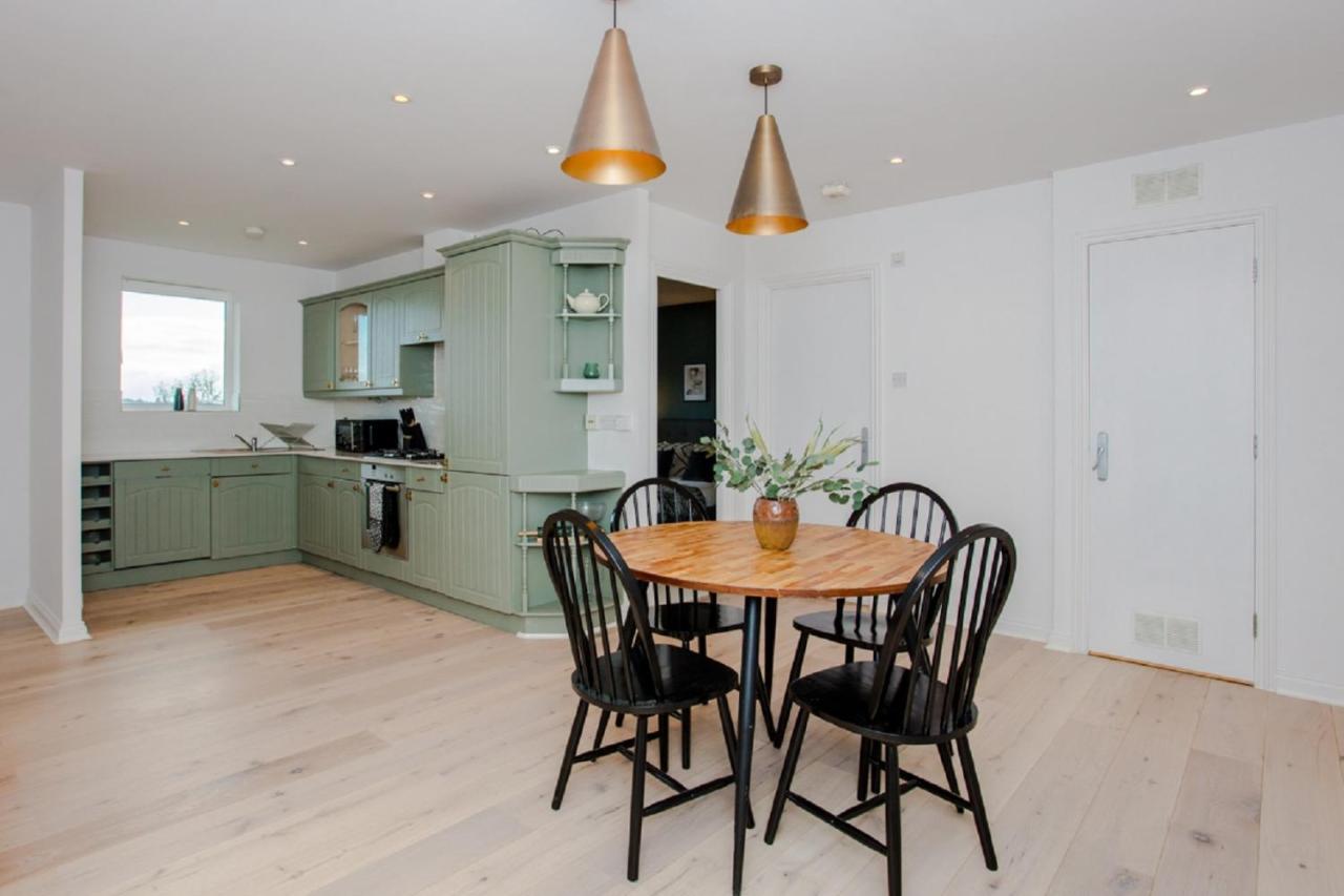 The Sparkford Gardens - Lovely 2bdr With Balcony Apartamento Londres