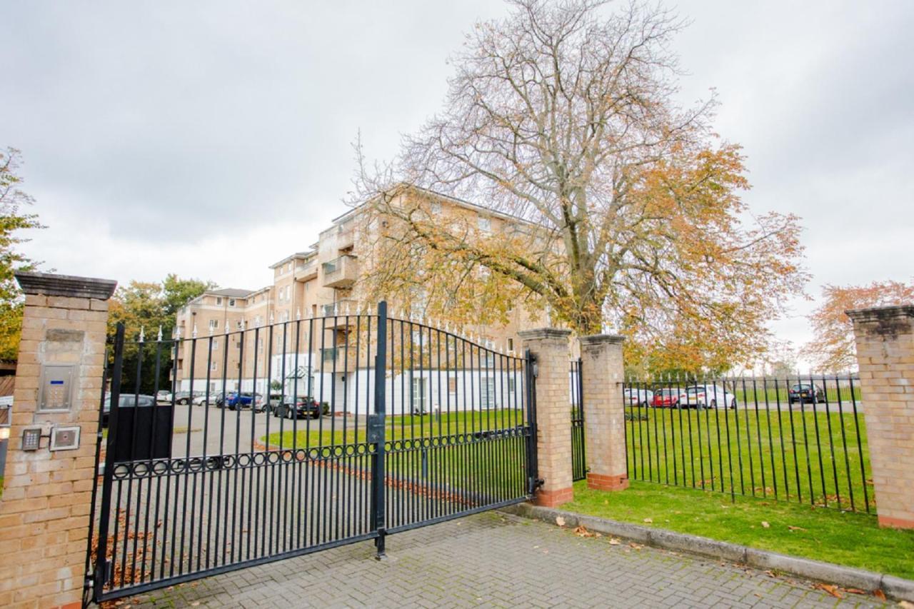 The Sparkford Gardens - Lovely 2bdr With Balcony Apartamento Londres
