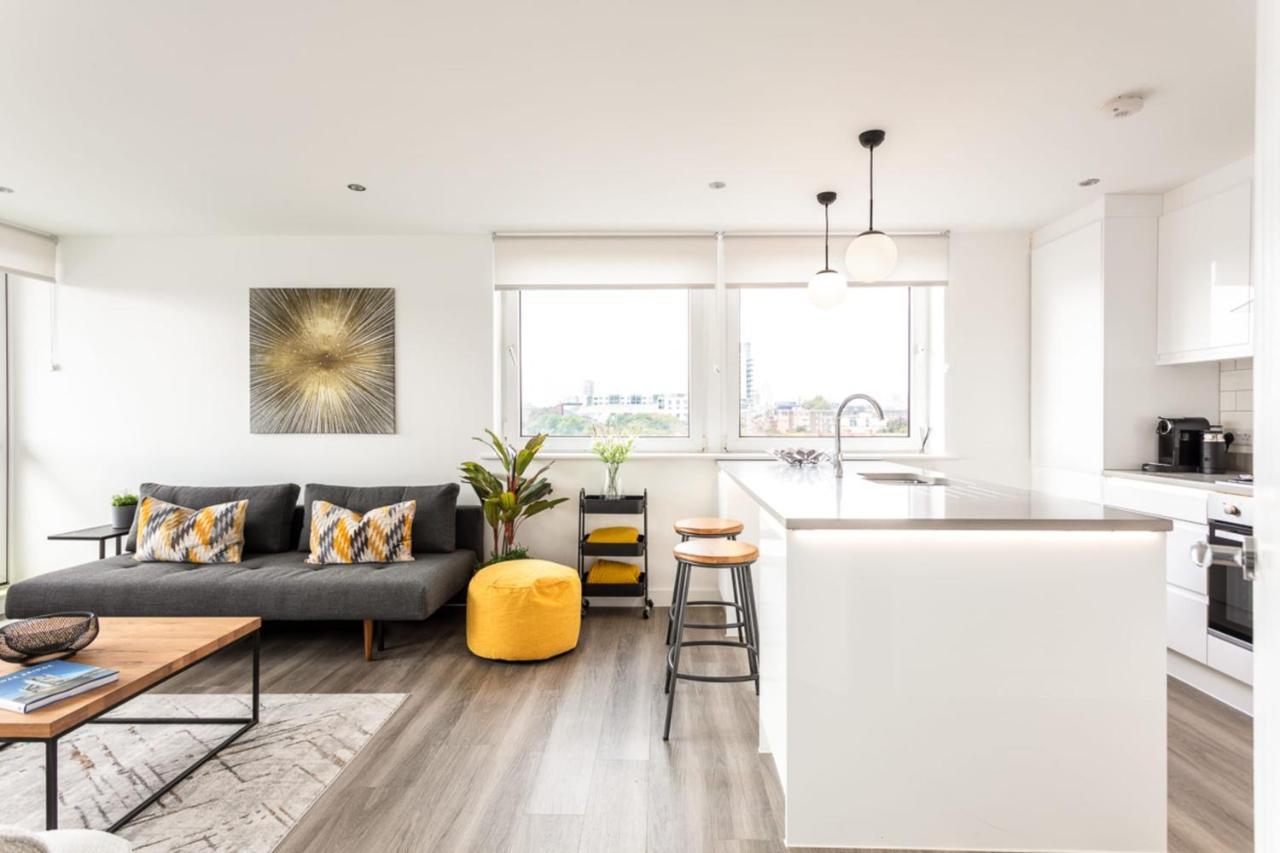 Bright Bridge Apartment *