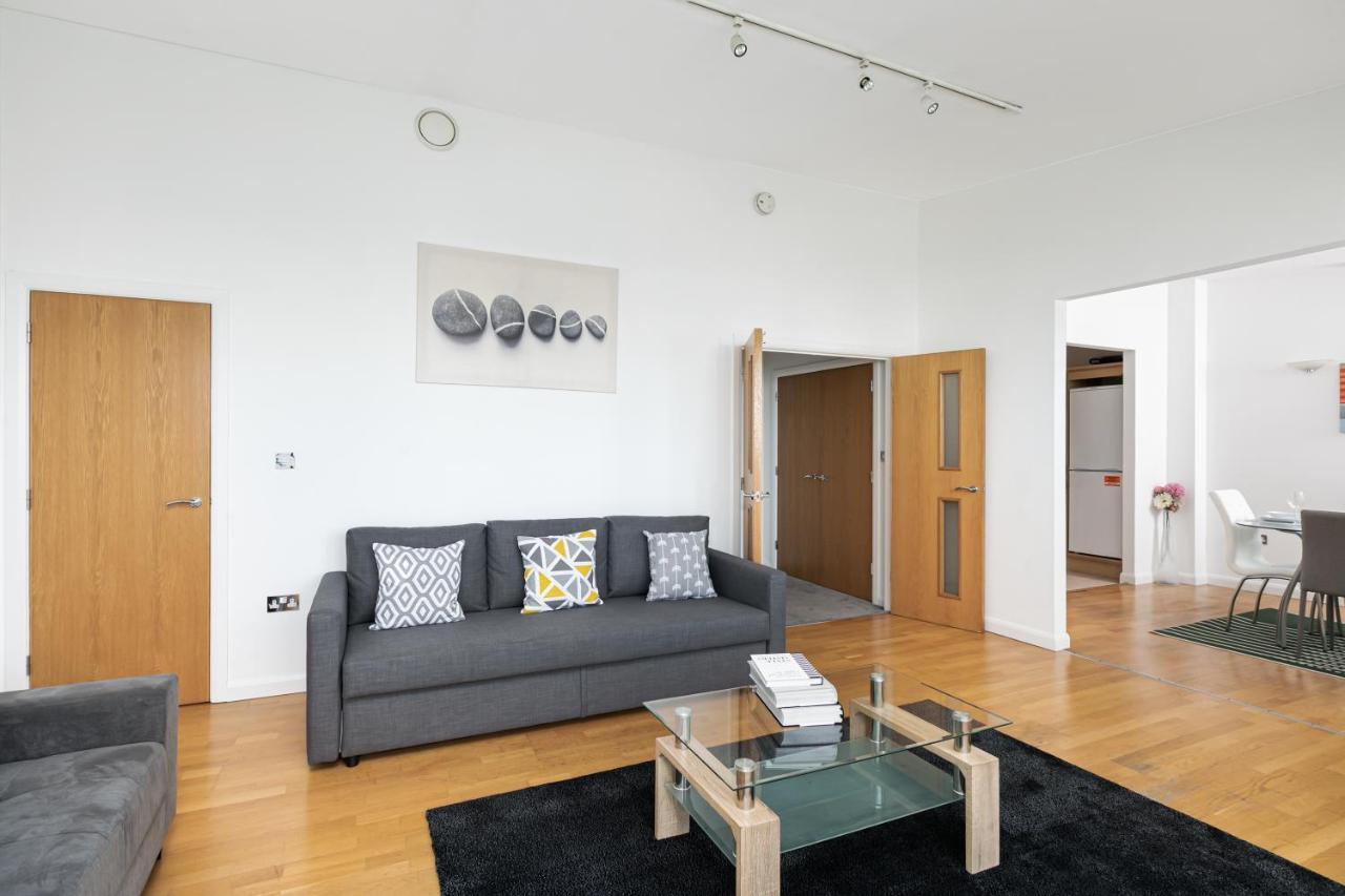 Apartment Skyvillion - 3bed Penthouse Near Airport, O2 Arena, Excel Centre With Parking London