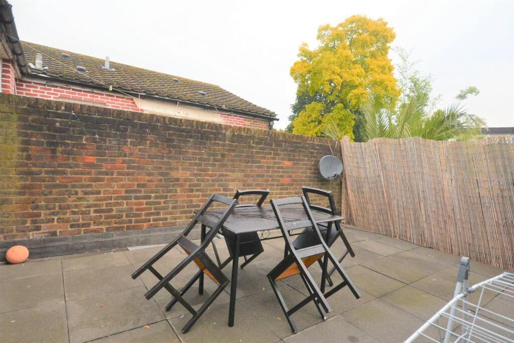 Spacious 2bedroom With Patio By Excel Centre