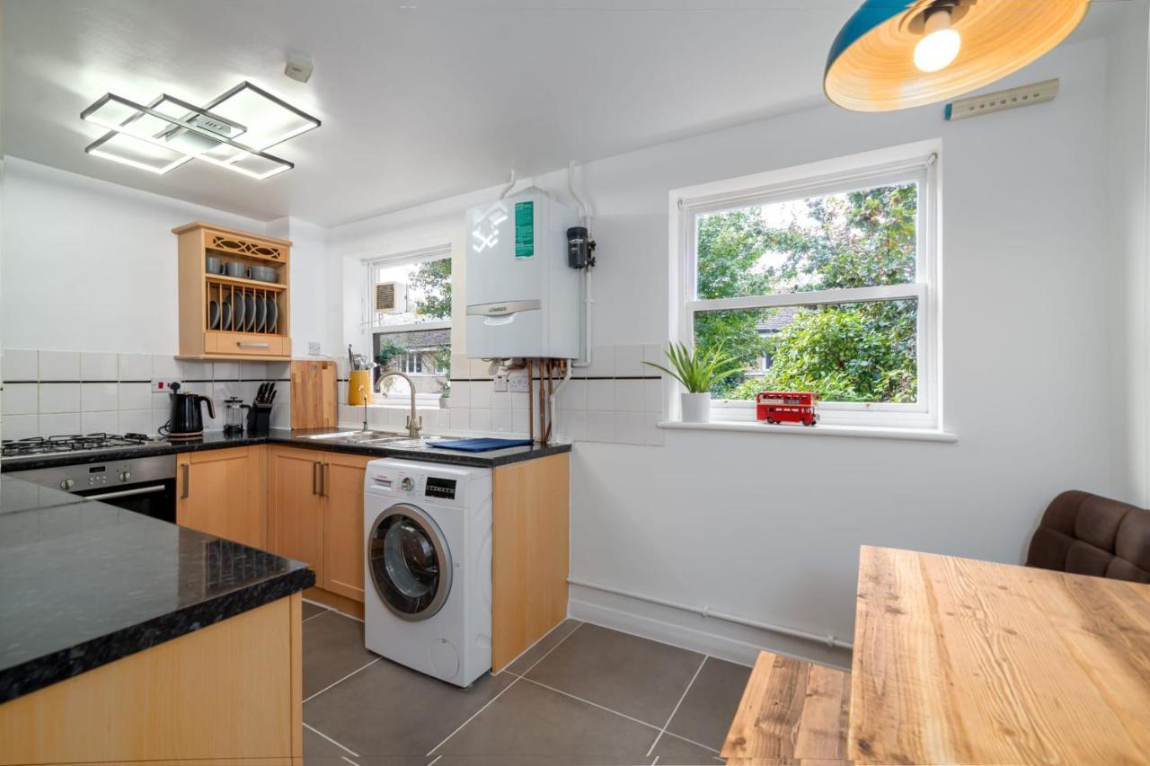 Beautiful 4 Bedroom Terrace House In Kings Holiday home *