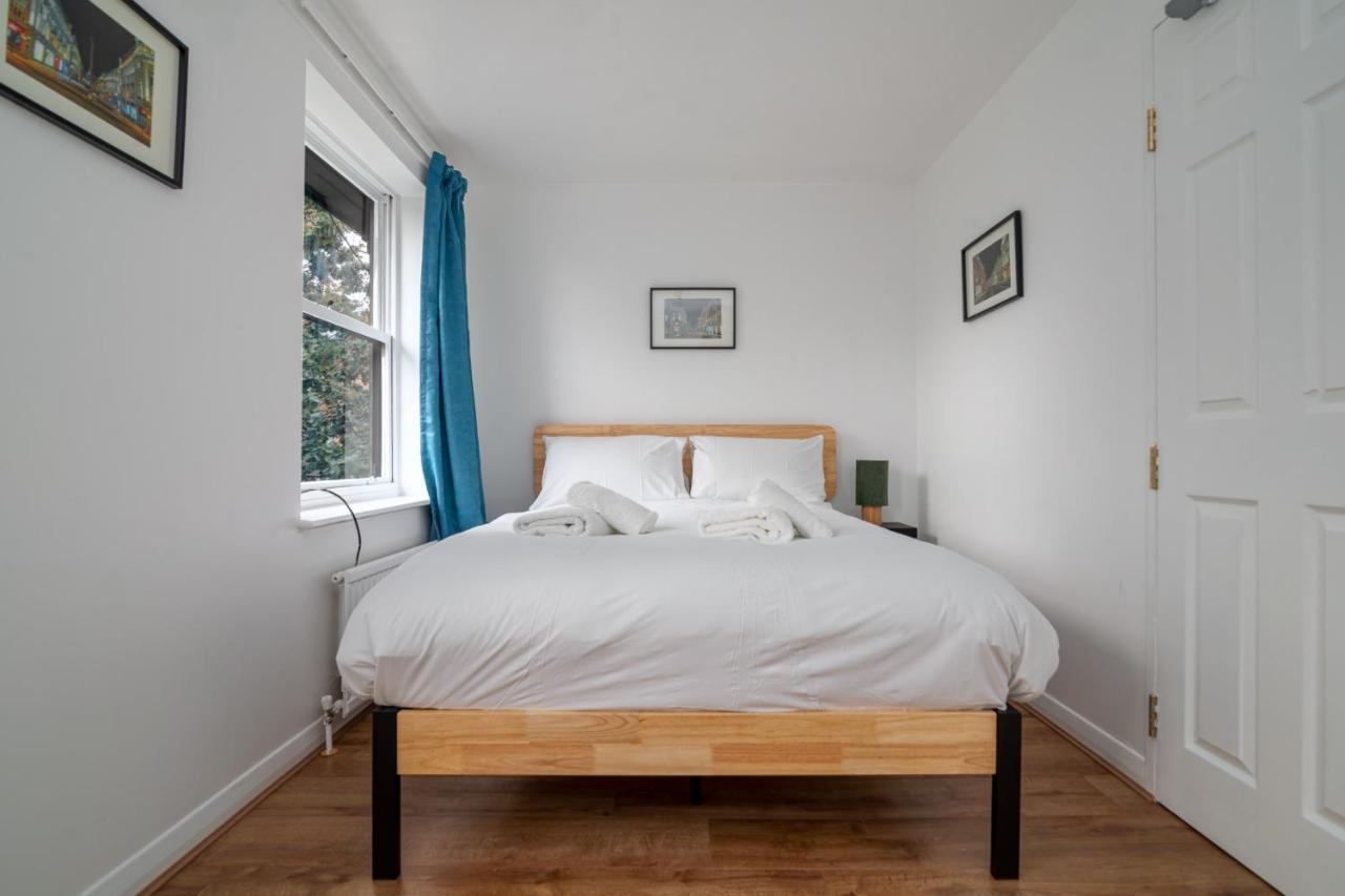 Beautiful 4 Bedroom Terrace House In Kings Holiday home *