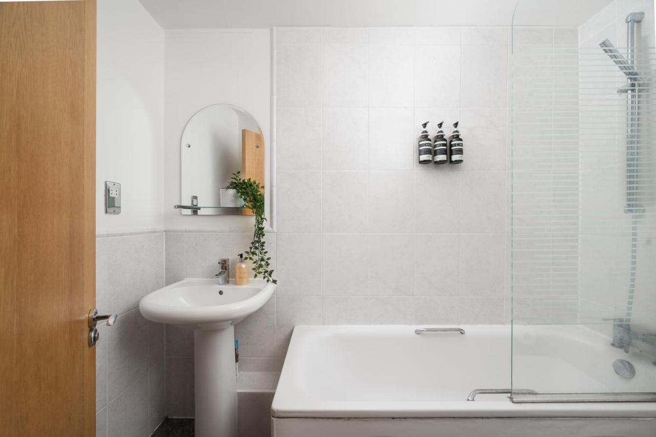 Riverside Balcony Apartments, 10 Minutes From Oxford Circus * Londres