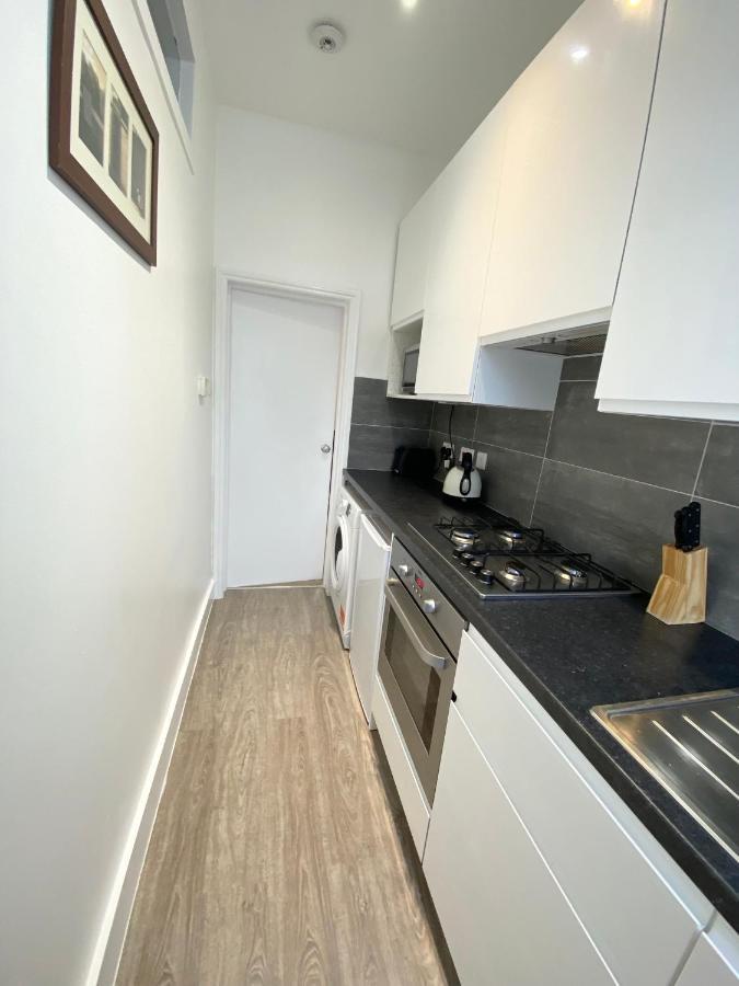 Stylish Maisonette And In Victoria Apartment London