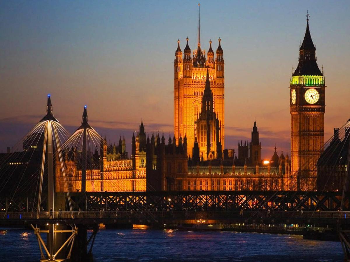 Oval * London
