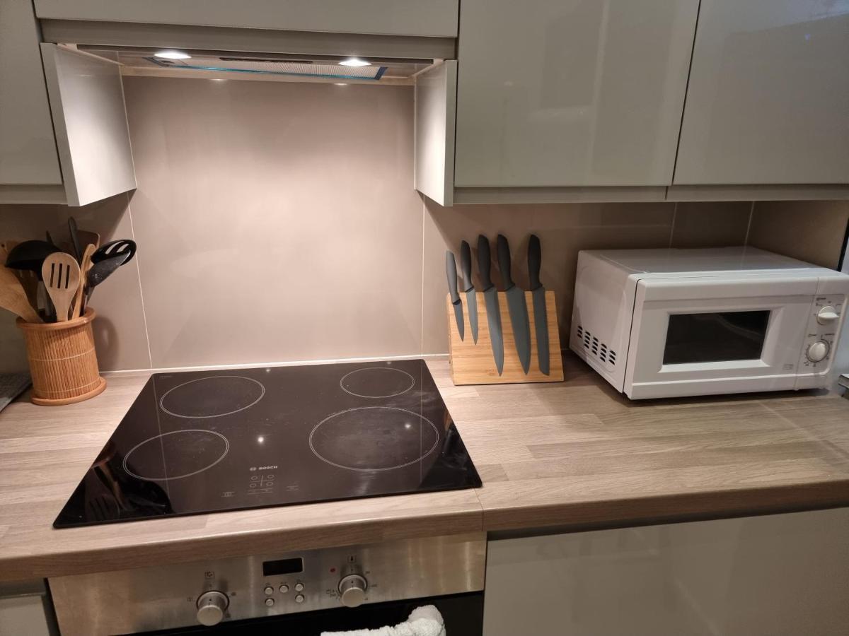 Spacious & Central Park Ground Floor Flat London
