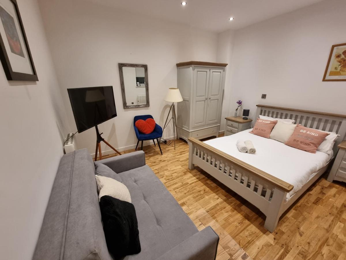 Spacious & Central Park Ground Floor Flat Apartment