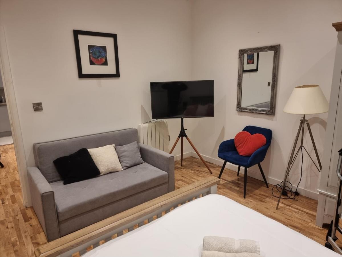 Spacious & Central Park Ground Floor Flat *