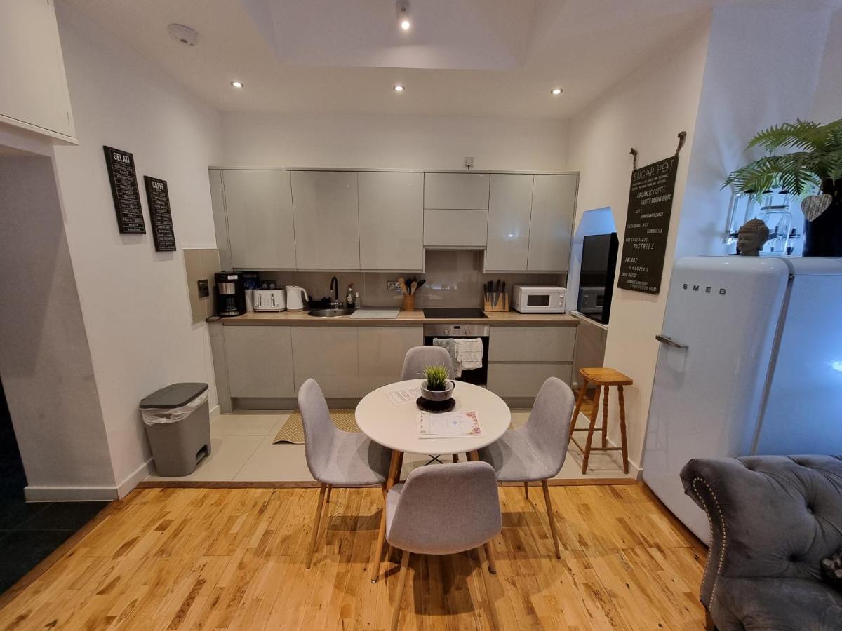 Spacious & Central Park Ground Floor Flat *