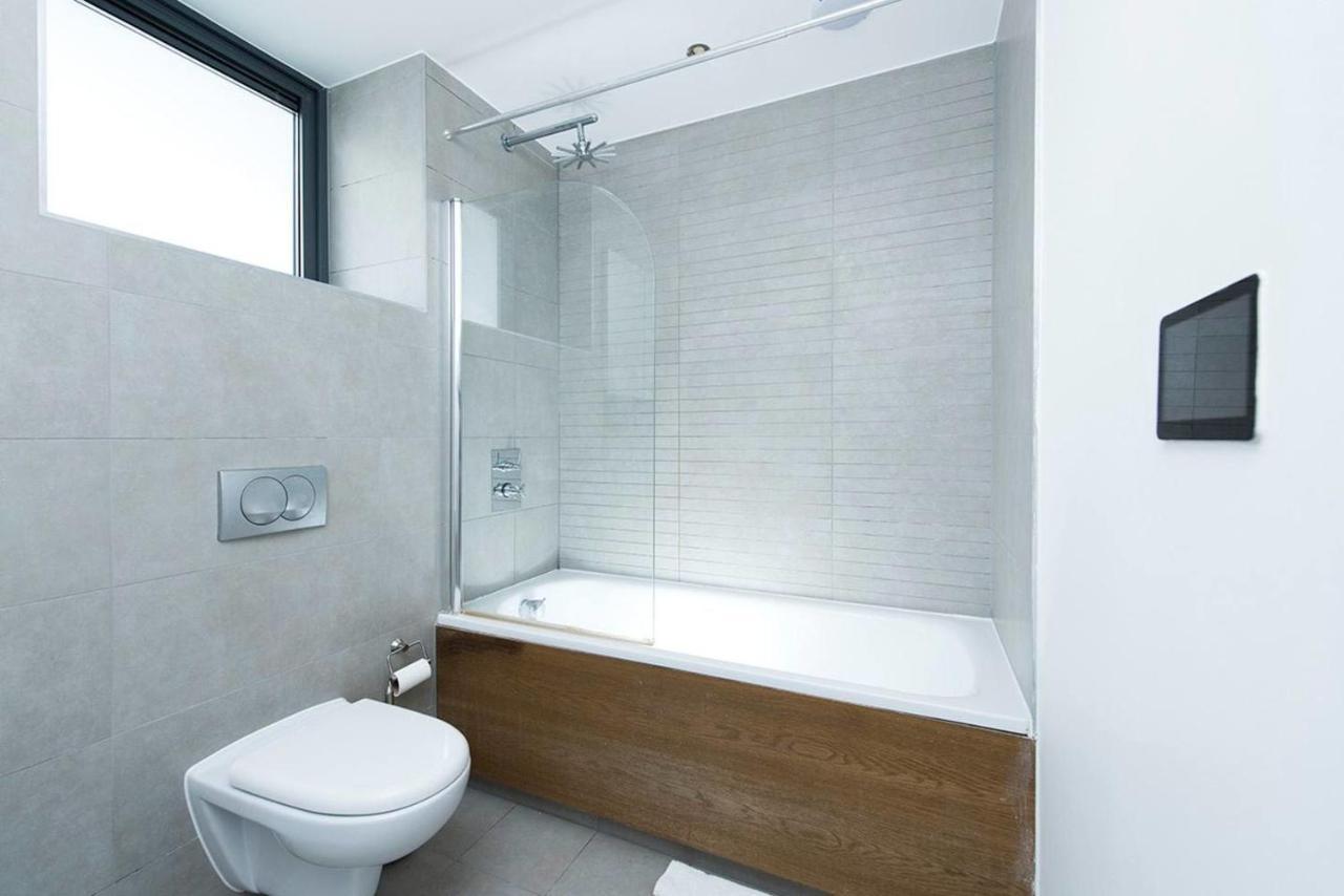 Apartamento Stylish 2 Bedroom Flat With Balcony In Londres