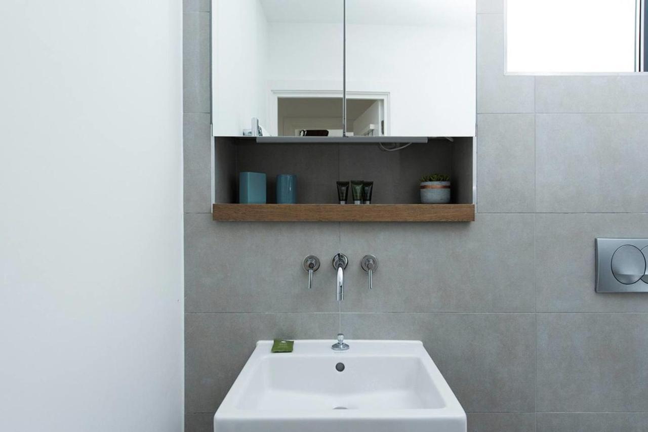 Stylish 2 Bedroom Flat With Balcony In *