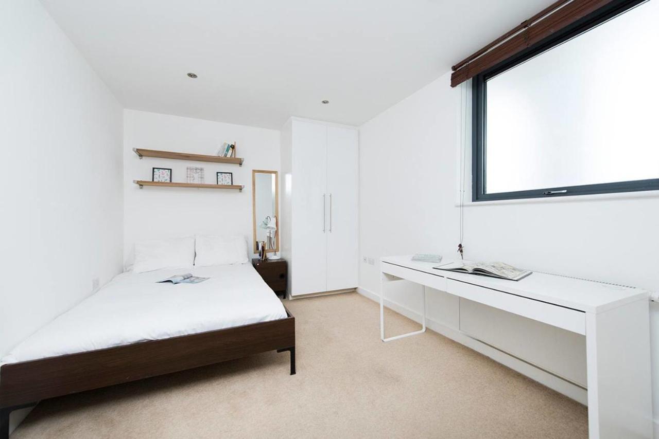 Apartamento Stylish 2 Bedroom Flat With Balcony In Londres