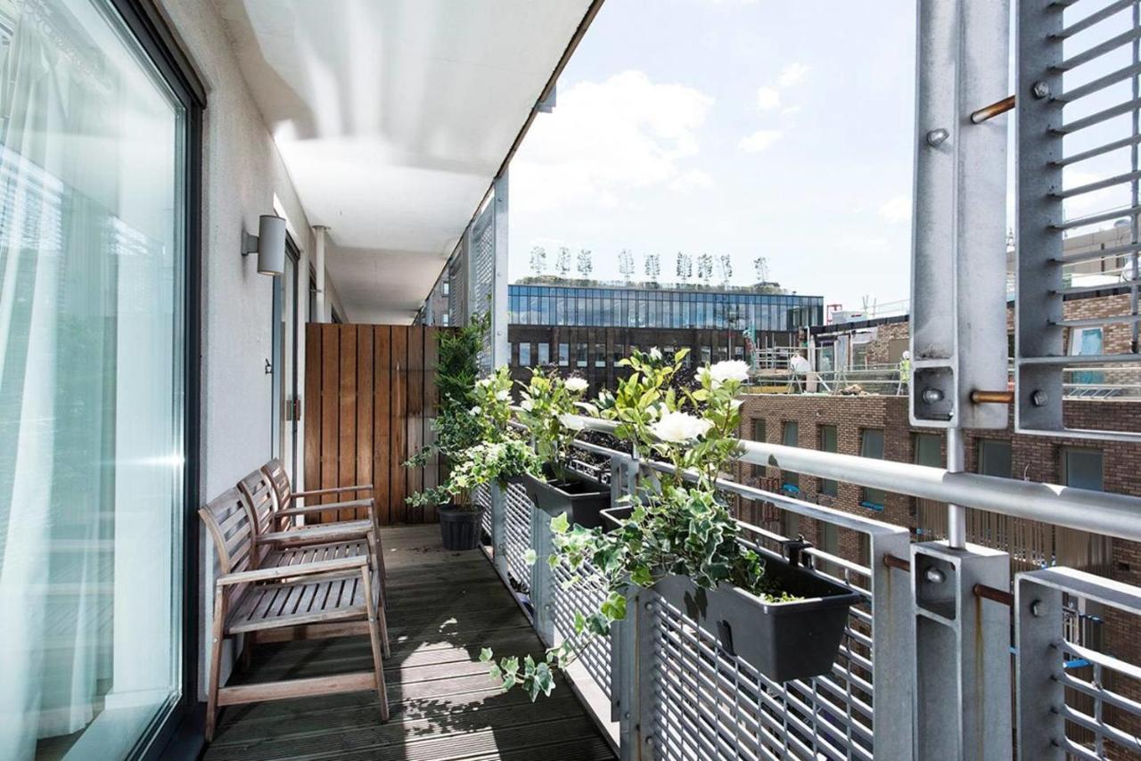 Stylish 2 Bedroom Flat With Balcony In London