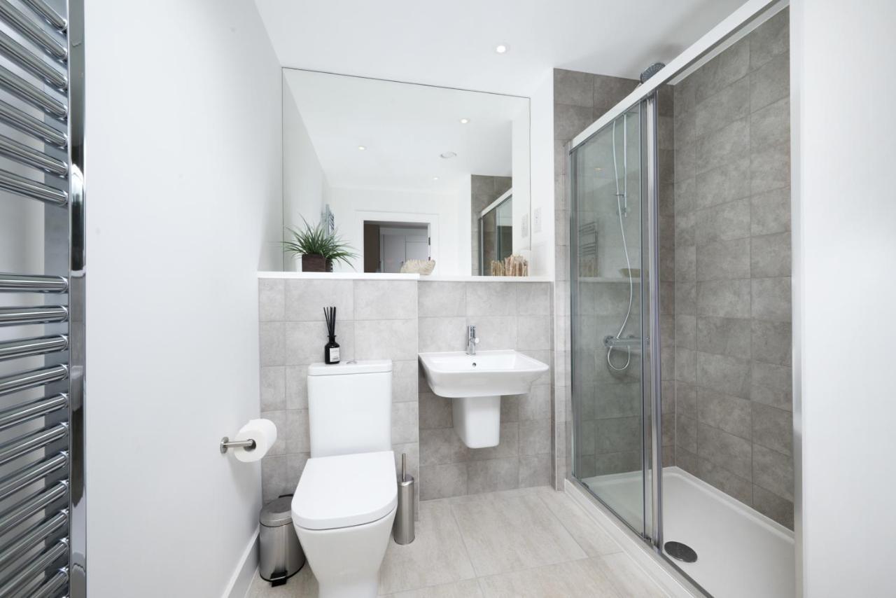 Modern And At Barking Wharf In Apartment *