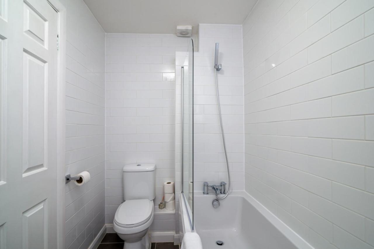 Beautiful 4 Bedroom Terrace House In Kings Holiday home