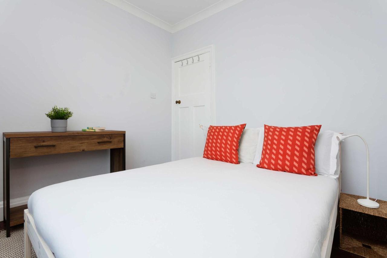 Veeve - Wimbledon Wildflower * London