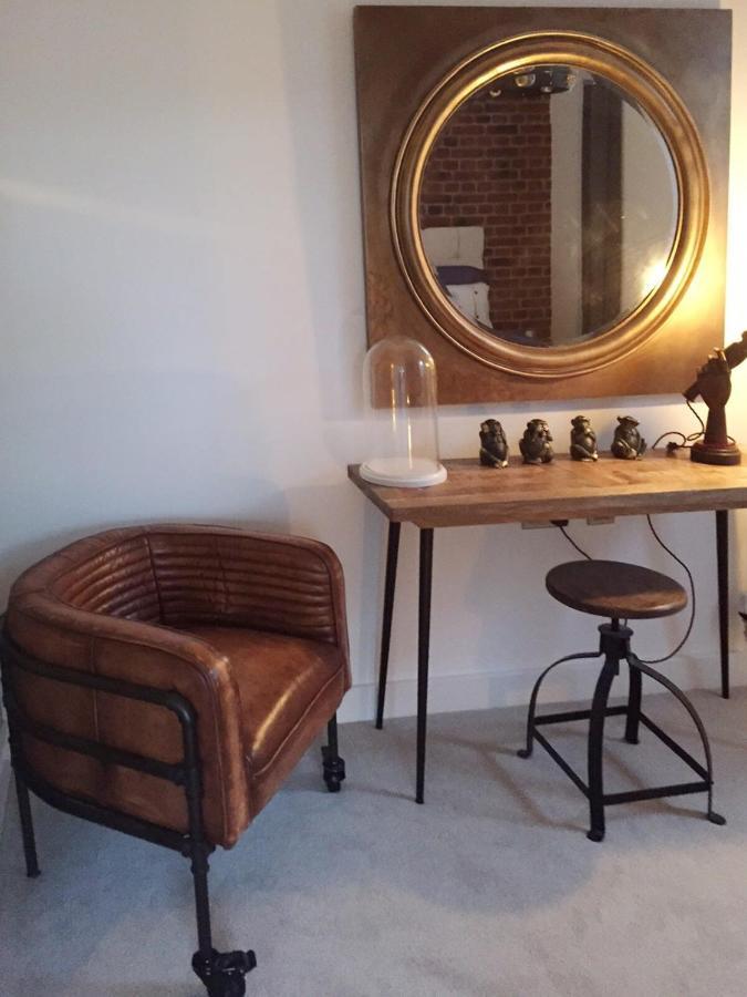 Apartment Spacious 1 Bedroom Split Level Old Pub Conversion Tower Bridge London