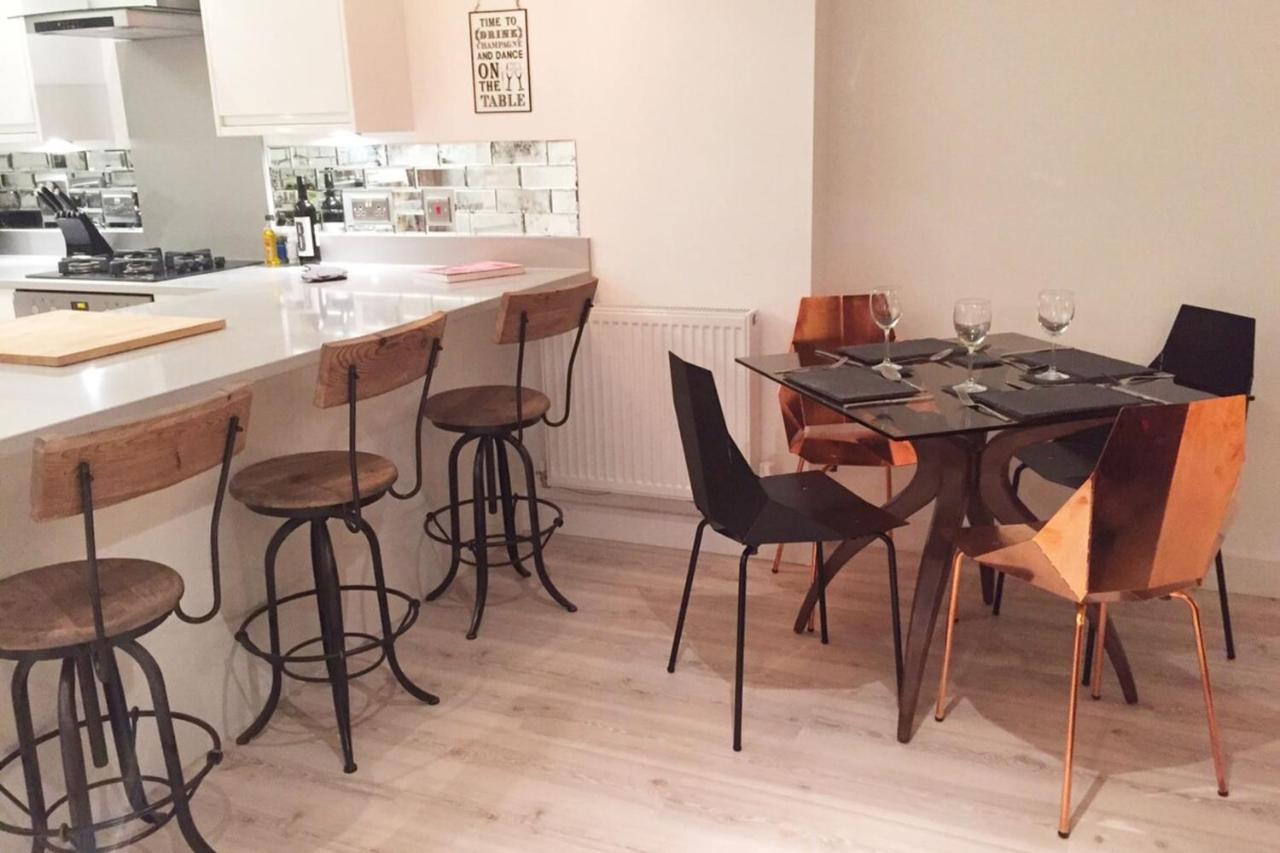 Spacious 1 Bedroom Split Level Old Pub Conversion Tower Bridge Apartment *