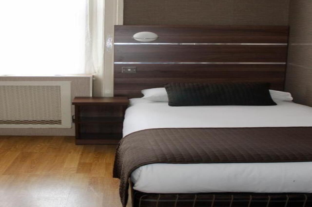 Huttons Hotel, Victoria 3* London