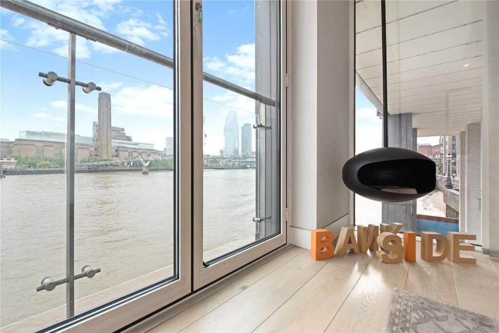 Modern In By River Thames Apartment