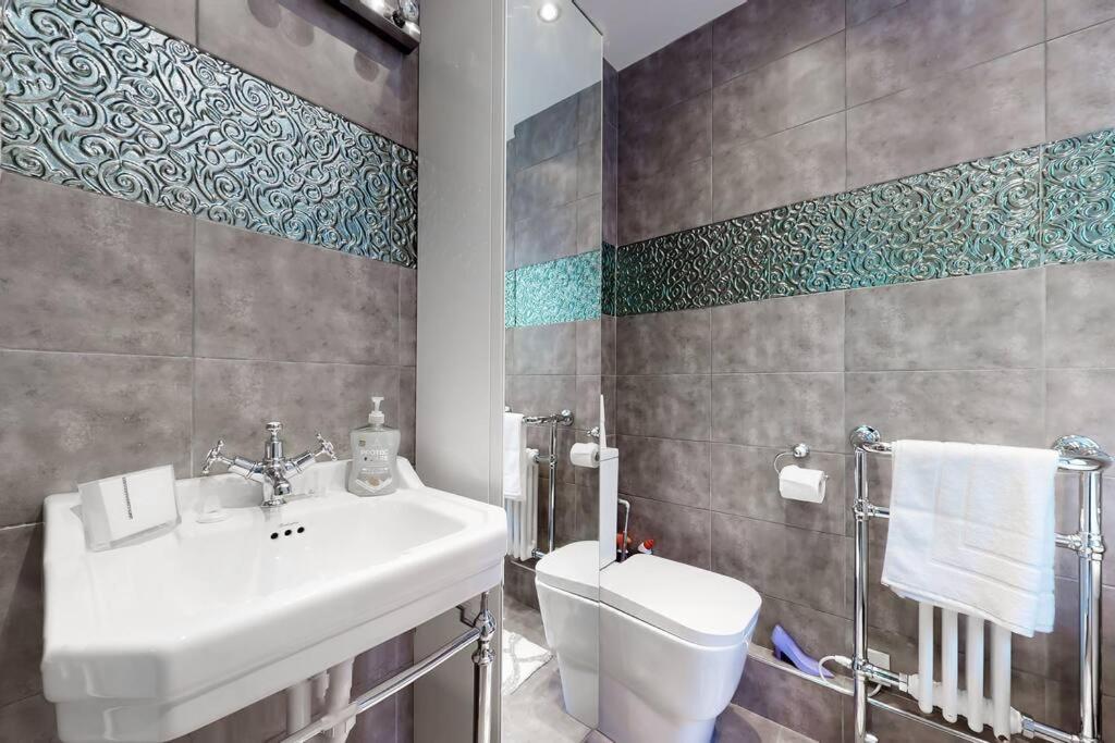 Superb 3 Bed Flat With Balcony In St John's Wood